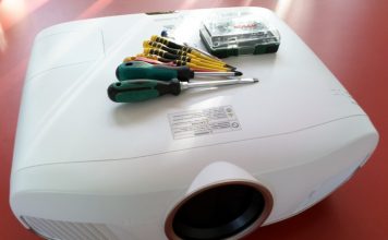 Die inneren Werte des Epson EH-TW9300: Wir „sezieren“ im Live-Ticker!!!